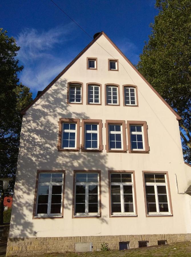 Alte Schule Gaestehaus - Fraeulein Apartment Bitburg Eksteriør bilde